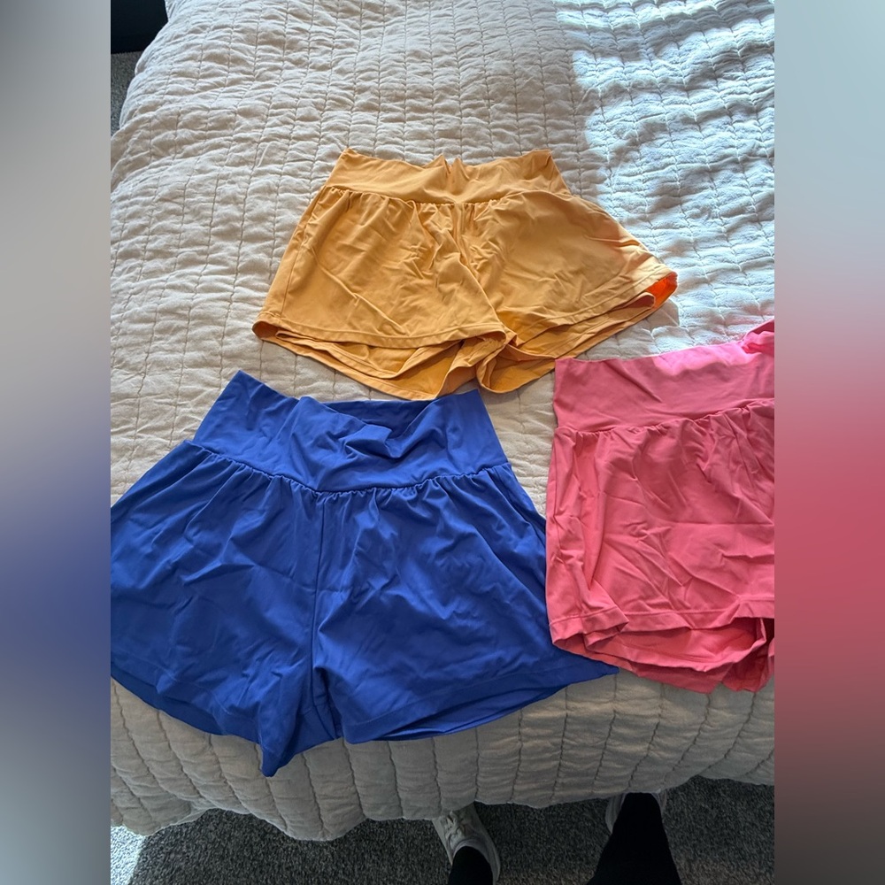 Euc Halara 3/1 Women's Multi-Color Shorts Set - image 2